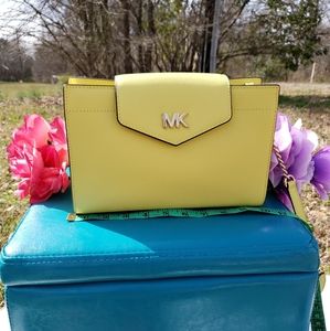 Michael kors large clutch crossbody